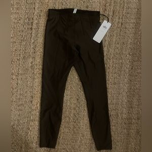 Airlift High-Waist 7/8 Corset Legging alo yoga leggings. Color army green